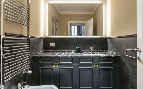 Pazzi Penthouse Luxury Apartment in Florence by Pa: Cabinetry, Évier, Evier, Propriété, Robinet, Comptoir, Cuisine, Luminaire Plomberie, Cuisinière, Bâtiment