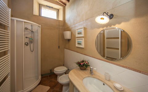 Villa San Giovanni: Marron, Miroir, Évier, Propriété, Robinet, Lavabo, Luminaire Plomberie, Design Intérieur, Salle De Bains, Architecture