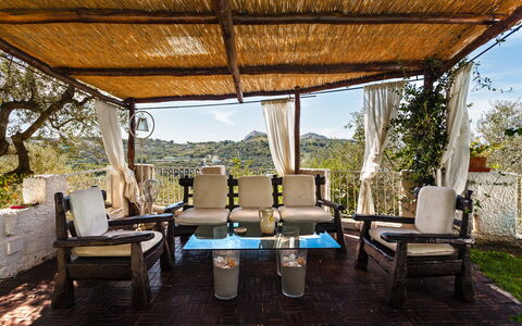 Villa Il Sole Di Sorrento: Meubles, Propriété, Plante, Ombre, Design Intérieur, Éclairage, Architecture, Arbre, Immobilier, Salon