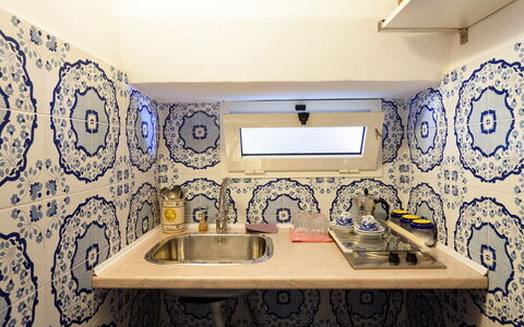 Villa Il Sole Di Sorrento: Robinet, Luminaire Plomberie, Propriété, Évier, Lavabo, Bâtiment, Salle De Bains, Armoire De Toilette, Maison, Violet