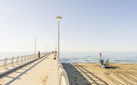 Villa Le Fontanelle In Forte Dei Marmi With Ac: Mer, Horizon, Océan, Cotiers Et Relief Océaniques, Côte, Plage, Rive, Passerelle, Boardwalk