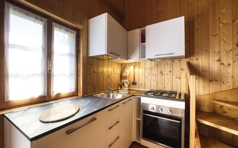 Incanto Walser Apartments Testa: Comptoir, Cabinetry, Propriété, Bâtiment, Meubles, Fenêtre, Évier, Cuisine, Tiroir, Bois