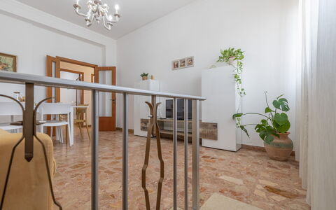 Casa Rivamare: Plante, Propriété, Bâtiment, Plante D'Appartement, Pot De Fleur, Bois, Table, Sol, Sol, Design Intérieur