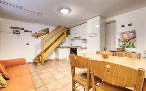 Incanto Walser Apartments Ronco: Meubles, Table, Bois, Chaise, Sol, Sol, Plante, Salon, Dur, Immobilier