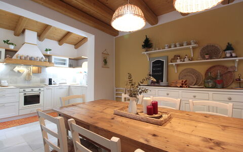 Oasi Casamaras, Brenta River, Wifi, Ac: Comptoir, Cabinetry, Propriété, Meubles, Cuisine, Table, Bois, Éclairage, Design Intérieur, Appareil De Cuisine