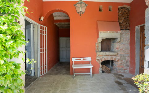 Casa Mirandola: Plante, Propriété, Bâtiment, Fenêtre, Orange, Bois, Brique, Porte, Design Intérieur, Brickwork