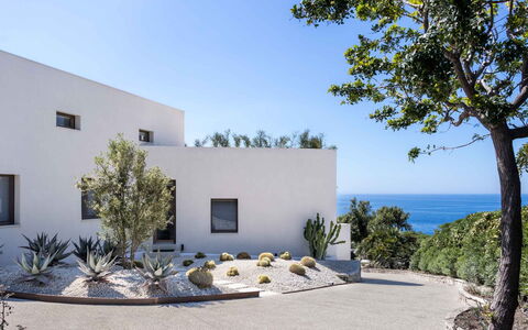 Villa Demar: Plante, Ciel, Bâtiment, Fenêtre, Bleu Azur, Arbre, Lot Terre, Maison, Zone Résidentielle, Façade