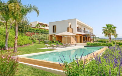 Villa Smeraldo - Sea Front | By Rocco Forte Villas: Plante, L'Eau, Propriété, Bâtiment, Ciel, Bleu Azur, Arbre, Fleur, Architecture, Piscine