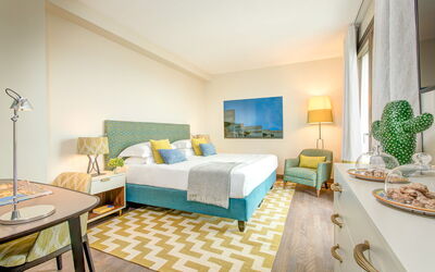 Villa Agata - Sea View | By Rocco Forte Villas: Meubles, Propriété, Bâtiment, Vert, Confort, Table, Éclairage, Textile, Design Intérieur, Sol