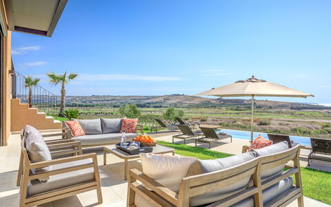 Villa Topazio - Sea View | By Rocco Forte Villas: Ciel, Plante, Propriété, Meubles, Bâtiment, Bleu Azur, Station Balnéaire, Ombre, Mobilier De Jardin, Design Intérieur