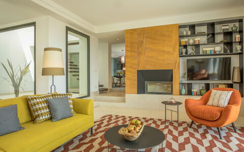 Villa Topazio - Sea View | By Rocco Forte Villas: Meubles, Propriété, Canapé, Table, Confort, Salon, Design Intérieur, Plante, Sol, Sol
