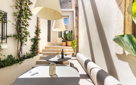 Alma Suite: Propriété, Plante, Design Intérieur, Architecture, Bois, Sol, Matériel De La Propriété, Sol, Immobilier, Design Urbain