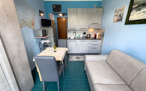 Casa Carlotta - San Bartolomeo Al Mare: Meubles, Cadre, Propriété, Bleu Azur, Bleu, Canapé, Table, Design Intérieur, Architecture, Chaise