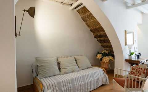 La Piccina: Propriété, Meubles, Confort, Bois, Plante D'Appartement, Design Intérieur, Cadre, Architecture, Cadre De Lit, Sol