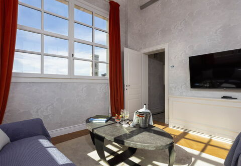 Torretta Penthouse Luxury Apartment In Florence By: Design Intérieur, Plafond, Sol, Sol, Appartement, Pièce, Luminaire, Moulage, Salon, Lampe