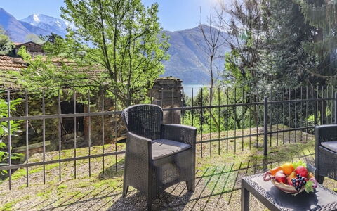 Casa sul Torrente: Meubles, Chaise, Chaîne De Montagnes, Mobilier De Jardin, Balcon, Vallée, Eco Hôtel, Plante D'Appartement, Clôture, Recours
