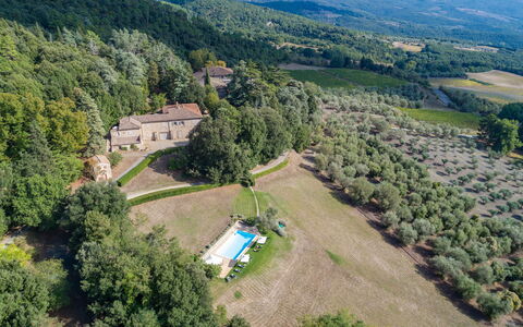 Villa D'elsa: Plante, Bâtiment, Paysage Naturel, Arbre, Lot Terre, Paysage, Prairie, Plaine, Zone Rurale, Pente