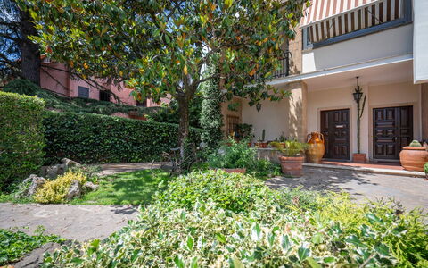 A Casa Di Camillo, Nepi, a C, Wifi: Plante, Bâtiment, Architecture, Arbre, Surface De La Route, Herbe, Suppression Des Plantes Ligneuses, Design Urbain, Zone Résidentielle, Immobilier