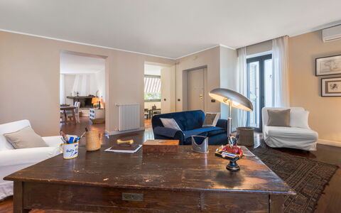 A Casa Di Camillo, Nepi, a C, Wifi: Meubles, Table, Bâtiment, Canapé, Cadre, Bois, Plante D'Appartement, Design Intérieur, Chaise, Sol