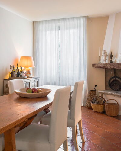 A Casa Di Camillo, Nepi, a C, Wifi: Table, Meubles, Propriété, Chaise, Bois, Design Intérieur, Orange, Architecture, Sol