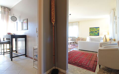 Provenzale Apartment, Garda Lake, Jacuzzi, Fitness: Meubles, Bâtiment, Confort, Bois, Porte, Sol, Sol, Ombre, Maison
