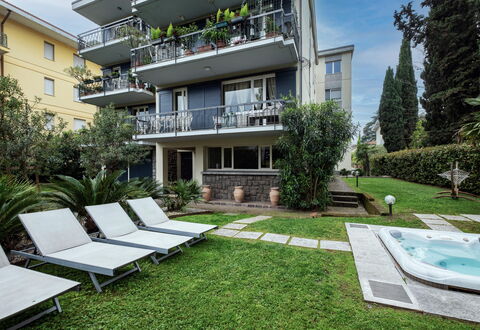 Provenzale Apartment, Garda Lake, Jacuzzi, Fitness: Plante, Bâtiment, Fenêtre, Design Intérieur, Architecture, Ombre, Design Urbain, Condominium, Zone Résidentielle, Maison
