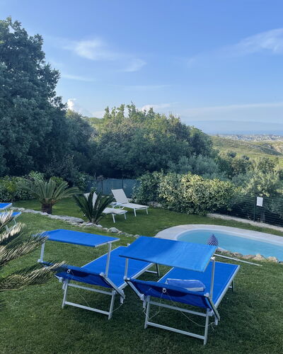 Villa Acquaro, Santa Caterina Dello Ionio, Pool, A: Bleu, Piscine, Arbuste, Jardin, Pelouse, Aménagement Paysager, Mobilier De Jardin, Arrière-Cour, Biens, Cour