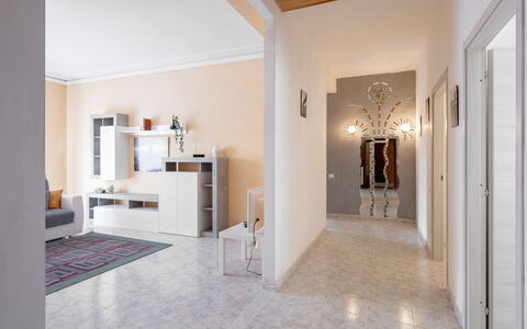 Maison Loreto: Propriété, Bois, Salle, Design Intérieur, Architecture, Cadre, Sol, Porte, Sol, Dur