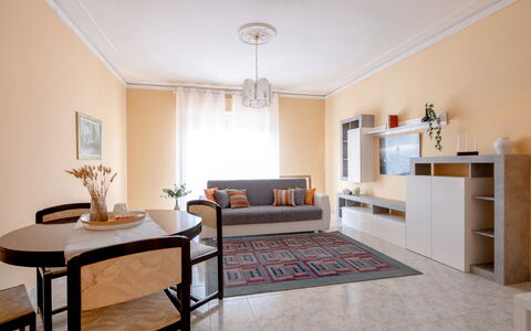 Maison Loreto: Meubles, Plante D'Appartement, Cadre, Fenêtre, Bois, Table, Design Intérieur, Salon, Sol, Sol