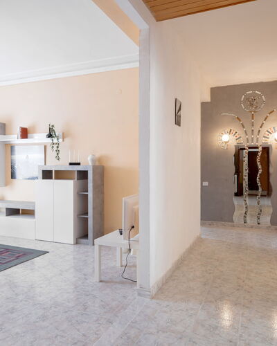 Maison Loreto: Propriété, Bois, Salle, Design Intérieur, Architecture, Cadre, Sol, Porte, Sol, Dur