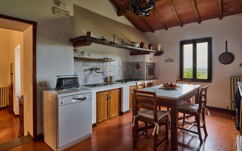 Villa Conte Jacopo: Cabinetry, Meubles, Comptoir, Bâtiment, Cuisine, Appareil De Cuisine, Bois, Table, Cuisinière, Éclairage