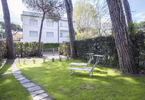 Dimora Del Capitano: Plante, Propriété, Extérieur Banc, Ciel, Bâtiment, Arbre, Lot Terre, Végétation, Architecture, Mobilier De Jardin