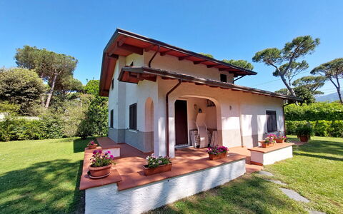 Villa Maddalena: Plante, Ciel, Propriété, Bâtiment, Arbre, Lot Terre, Maison, Herbe, Paysage, Immobilier