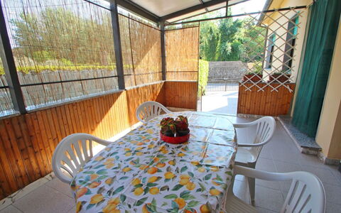 Casa Leonardo: Plante, Meubles, Propriété, Bâtiment, Table, Chaise, Bois, Design Intérieur, Arbre, Mobilier De Jardin