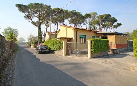 Casa Leonardo: Plante, Ciel, Propriété, Bâtiment, Arbre, Maison, Surface De La Route, Asphalte, Lot Terre, Quartier