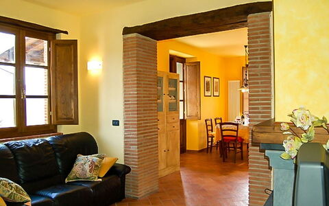 Villa Gelsomino: Meubles, Propriété, Fenêtre, Bois, Design Intérieur, Architecture, Canapé, Porte, Sol, Sol