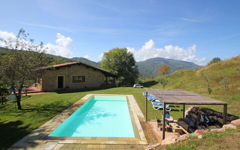 Casetta Verde: Nuage, Ciel, L'Eau, Plante, Propriété, Piscine, Paysage Naturel, Lot Terre, Arbre, Bâtiment