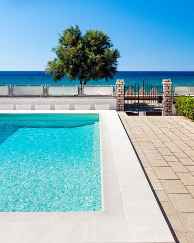 Villa Cornino: L'Eau, Ciel, Propriété, Bleu, Plante, Piscine, Bleu Azur, Bâtiment, Rectangle, Arbre