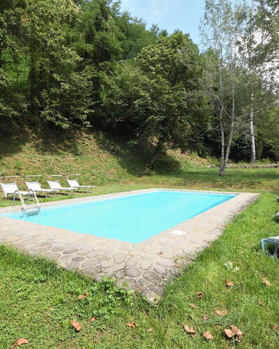 Villa Del Mulino: Plante, Ombre, Lot Terre, Ciel, Herbe, Couverture De Sol, Piscine, Loisir, Mobilier De Jardin, Arbre