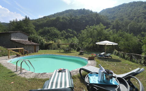 Casa Antelminelli: L'Eau, Plante, Ciel, Propriété, Nuage, Montagne, Piscine, La Nature, Mobilier De Jardin, Plan D'Eau