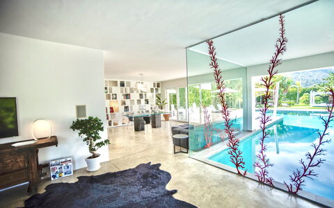 Terrasini Luxury Villa: Plante, Cadre, L'Eau, Piscine, Plante D'Appartement, Vert, Pot De Fleur, Bâtiment, Sol, Sol