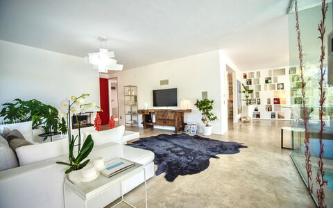 Terrasini Luxury Villa: Plante, Propriété, Meubles, Bâtiment, Canapé, Cadre, Plante D'Appartement, Éclairage, Confort, Design Intérieur