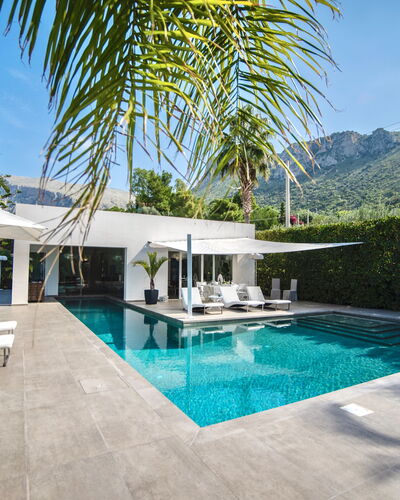 Terrasini Luxury Villa: Ciel, L'Eau, Propriété, Plante, Bâtiment, Piscine, Bleu Azur, Nuage, Mobilier De Jardin, Ombre