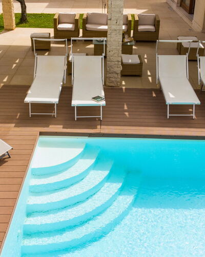 Villa Terrenove: L'Eau, Propriété, Bâtiment, Piscine, Mobilier De Jardin, Rectangle, Bois, Loisir, Sol, Plante