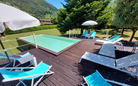 Villa L'antico Casale: Propriété, Meubles, L'Eau, Parapluie, Piscine, Ciel, Vert, Bleu, Bleu Azur, Ombre