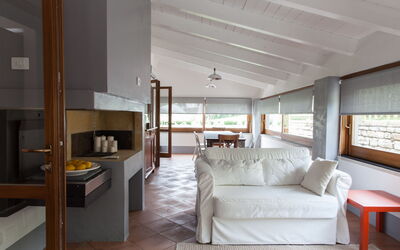 Orione: Meubles, Propriété, Bâtiment, Confort, Bois, Design Intérieur, Canapé, Cabinetry, Salon, Sol