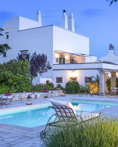 Masseria Tagliente: L'Eau, Plante, Ciel, Propriété, Bâtiment, Piscine, Bleu Azur, Arbre, Plan D'Eau, Loisir