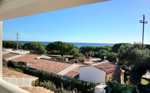Villa Del Sole In Budoni Sea View: Ciel, Propriété, Bâtiment, Bleu Azur, Maison, Fenêtre, Design Urbain, Arbre, Lumière Du Soleil, Ombre