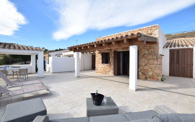 Villa Del Sole In Budoni Sea View: Nuage, Ciel, Propriété, Bâtiment, Ombre, Design Intérieur, Design Urbain, Zone Résidentielle, Paysage, Immobilier