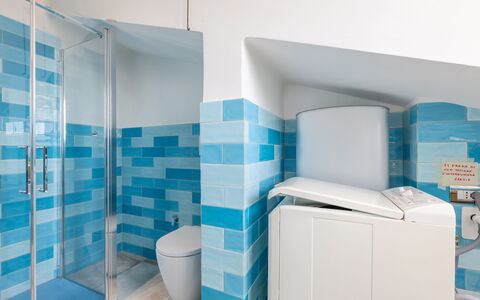 Conero Bluloft: Bleu, Sol, Sol, Design Intérieur, Luminaire Plomberie, Tuile, Composite, Salle De Bains, Plomberie, Toilette